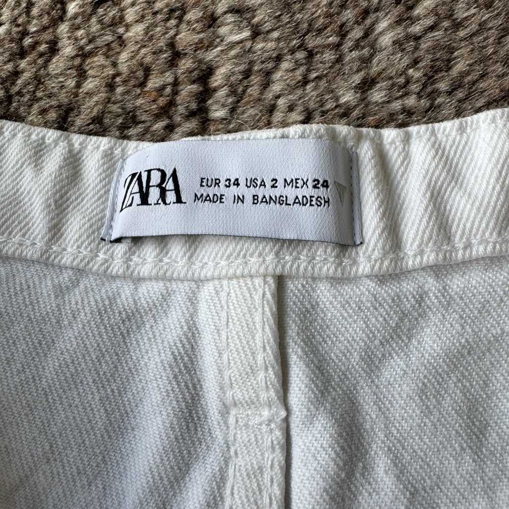 Zara White Jean  Style